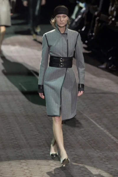 Look 18